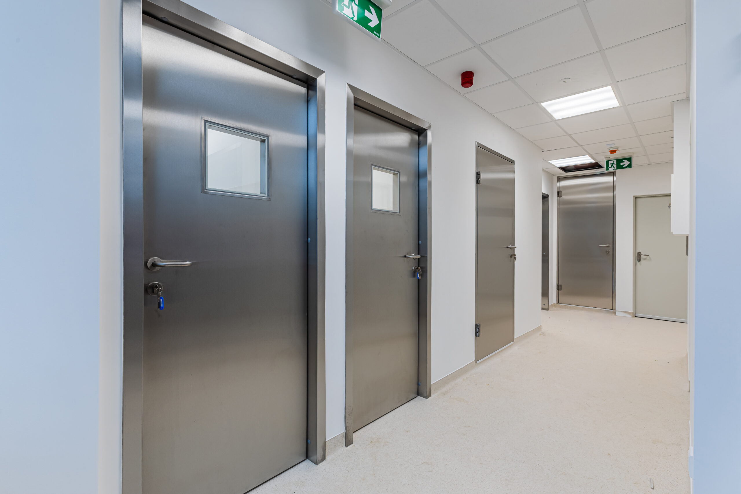 Rational energy management with semi-insulated industrial doors